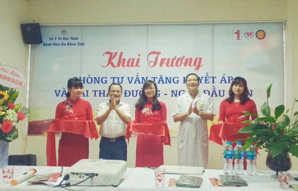 Khai trương phòng tư vấn Tăng huyết áp - Đái tháo đường – Ngày đầu tiên Khai trương phòng tư vấn Tăng huyết áp - Đái tháo đường – Ngày đầu tiên