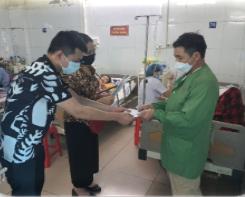 THĂM, TẶNG QUÀ CHO BỆNH NHÂN CÓ HOÀN CẢNH KHÓ KHĂN  CỦA NHÓM PHÁT TÂM THIỆN NGUYỆN