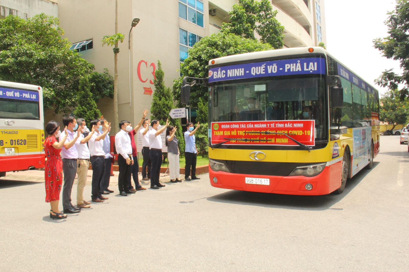 ĐOÀN CÁN BỘ Y BÁC SỸ TỈNH BẮC NINH LÊN ĐƯỜNG THAM GIA  HỖ TRỢ PHÒNG CHỐNG DỊCH COVID – 19  TẠI THÀNH PHỐ HỒ CHÍ MINH