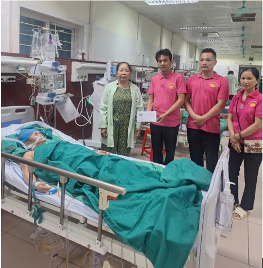 THĂM, TRAO TẶNG GẦN 15 TRIỆU ĐỒNG, TIẾP THÊM NGHỊ LỰC CHO BỆNH NHÂN CÓ HOÀN CẢNH ĐẶC BIỆT KHÓ KHĂN