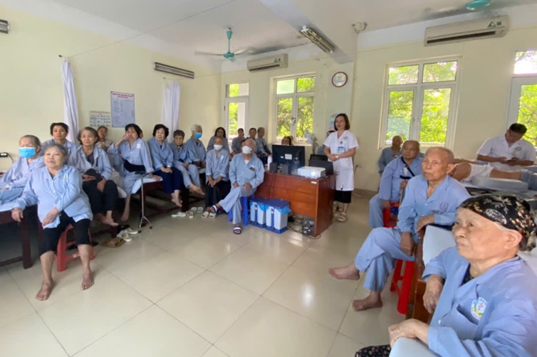 TRUYỀN THÔNG GIÁO DỤC SỨC KHỎE TẠI KHOA Y HỌC CỔ TRUYỀN: TRANG BỊ KIẾN THỨC – NÂNG CAO CHẤT LƯỢNG ĐIỀU TRỊ