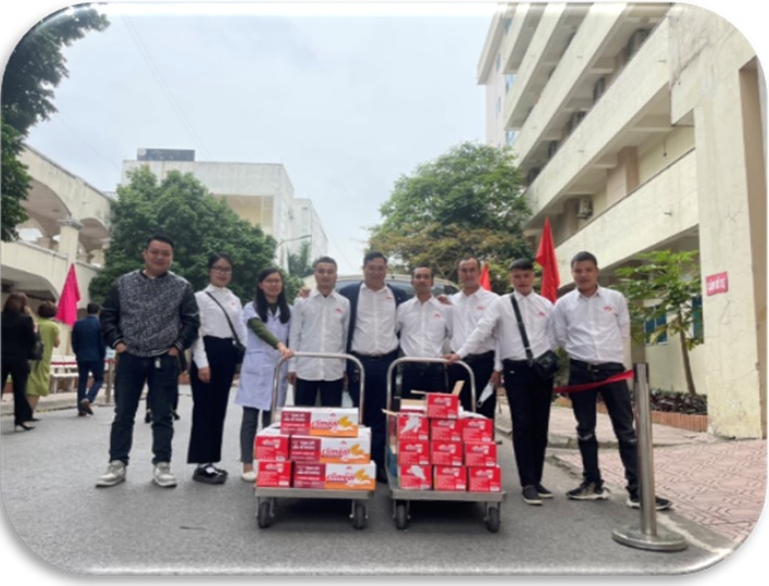 CÔNG TY CP ELOVI VIỆT NAM VÀ CÔNG TY TNHH TM & DV LỊCH HIỀN THĂM, TRAO QUÀ CHO CÁC BỆNH NHÂN CÓ HOÀN CẢNH KHÓ KHĂN