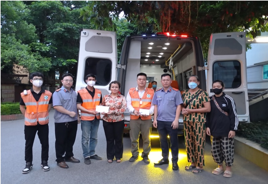 ẤM ÁP YÊU THƯƠNG VỚI CHUYẾN XE 0 ĐỒNG VÀ TRAO QUÀ HỖ TRỢ NGƯỜI BỆNH KHÓ KHĂN