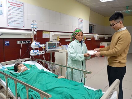 THĂM, ĐỘNG VIÊN VÀ TRAO TẶNG HƠN 8,6 TRIỆU ĐỒNG ĐẾN 06 NGƯỜI BỆNH HOÀN CẢNH KHÓ KHĂN THĂM, ĐỘNG VIÊN VÀ TRAO TẶNG HƠN 8,6 TRIỆU ĐỒNG ĐẾN 06 NGƯỜI BỆNH HOÀN CẢNH KHÓ KHĂN