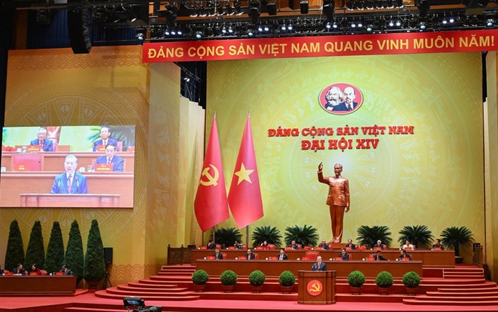 VỮNG BƯỚC DƯỚI CỜ ĐẢNG