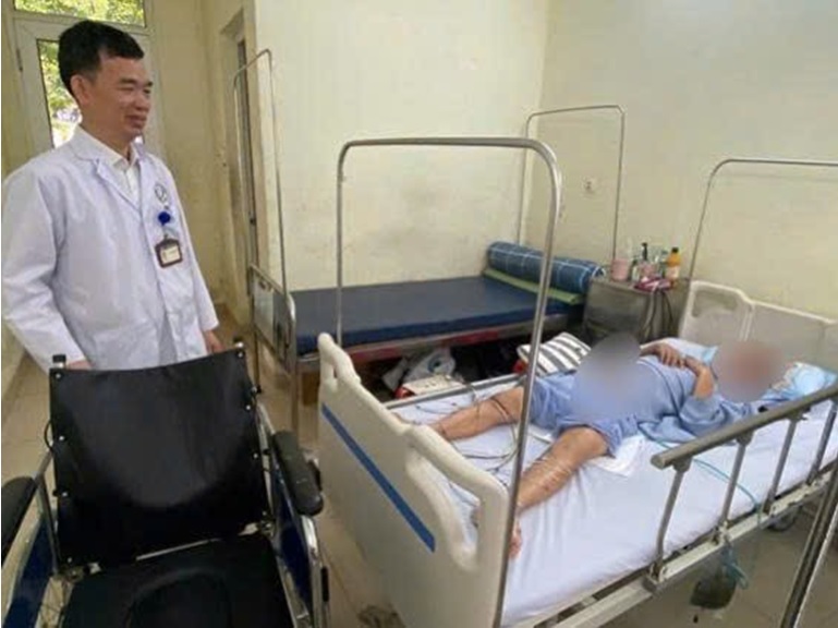 ẤM ÁP NGHĨA TÌNH TRAO GỬI TỚI  BỆNH NHÂN NẶNG, HOÀN CẢNH KHÓ KHĂN KHOA ĐÔNG Y