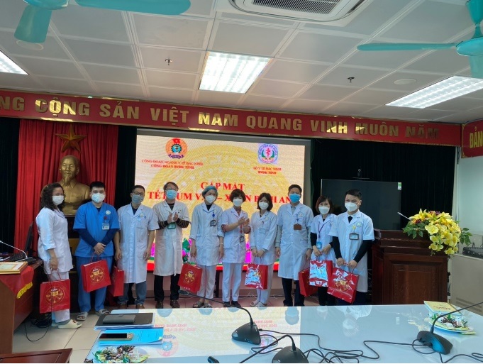 CÔNG ĐOÀN BỆNH VIỆN ĐA KHOA TỈNH BẮC NINH  TỔ CHỨC CHƯƠNG TRÌNH “TẾT SUM VẦY – XUÂN BÌNH AN”  VÀ TRAO TẶNG CÁC DANH HIỆU THI ĐUA CÔNG ĐOÀN NĂM 2021