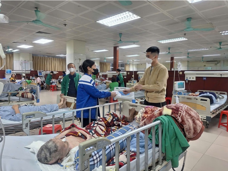 NHỮNG NGÀY CUỐI THÁNG 11 ĐONG ĐẦY YÊU THƯƠNG ĐẾN VỚI NGƯỜI BỆNH HOÀN CẢNH KHÓ KHĂN