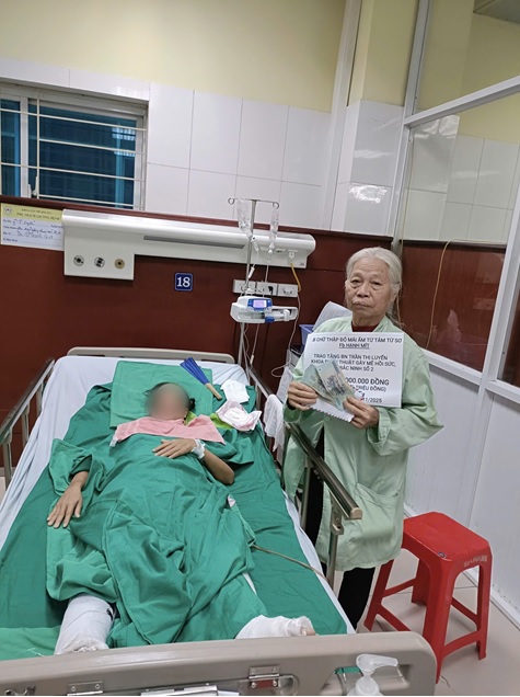 NHỮNG TẤM LÒNG NHÂN ÁI  ĐỒNG HÀNH CÙNG NGƯỜI BỆNH CÓ HOÀN CẢNH KHÓ KHĂN 