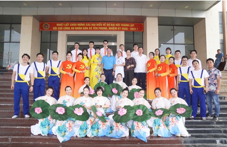 TIẾNG HÁT TỪ TRÁI TIM NGƯỜI THẦY THUỐC Dấu mốc rực rỡ của Đội văn nghệ Bệnh viện đa khoa Bắc Ninh số 2