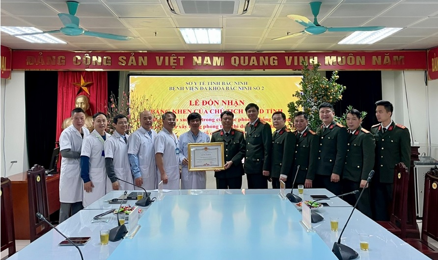 BỆNH VIỆN ĐA KHOA BẮC NINH SỐ 2 VINH DỰ ĐÓN NHẬN BẰNG KHEN CỦA CHỦ TỊCH UBND TỈNH BẮC NINH