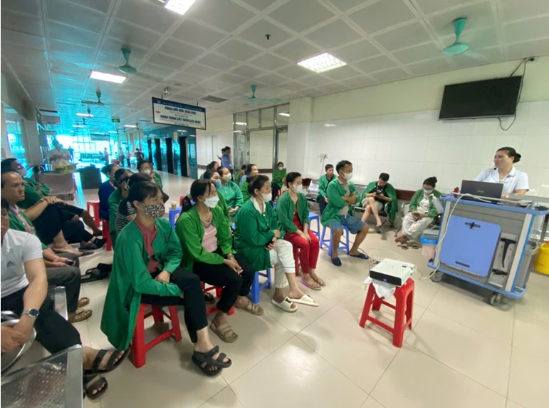 TRUYỀN THÔNG GIÁO DỤC SỨC KHỎE CHO NGƯỜI BỆNH, NGƯỜI NHÀ NGƯỜI BỆNH KHOA HỒI SỨC TÍCH CỰC