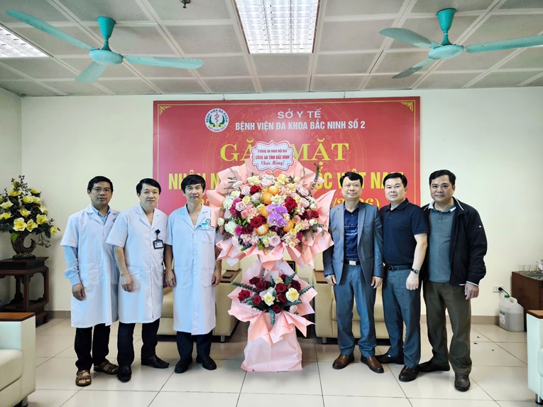 PHÒNG AN NINH NỘI ĐỊA (PA02) – CÔNG AN TỈNH BẮC NINH  THĂM, CHÚC MỪNG BỆNH VIỆN NHÂN NGÀY THẦY THUỐC VIỆT NAM 27/2