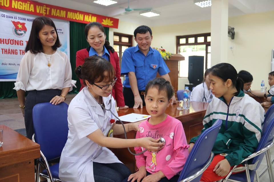 Đoàn thanh niên Bệnh viện đa khoa tỉnh Bắc Ninh khám sức khỏe và phát thuốc miễn phí cho gần 170 trẻ em khuyết tật, mồ côi