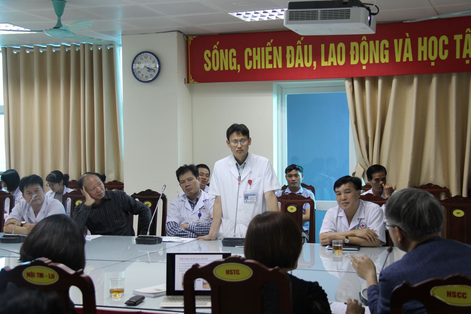 Đại biểu tham dự đặt câu hỏi tại buổi tập huấn