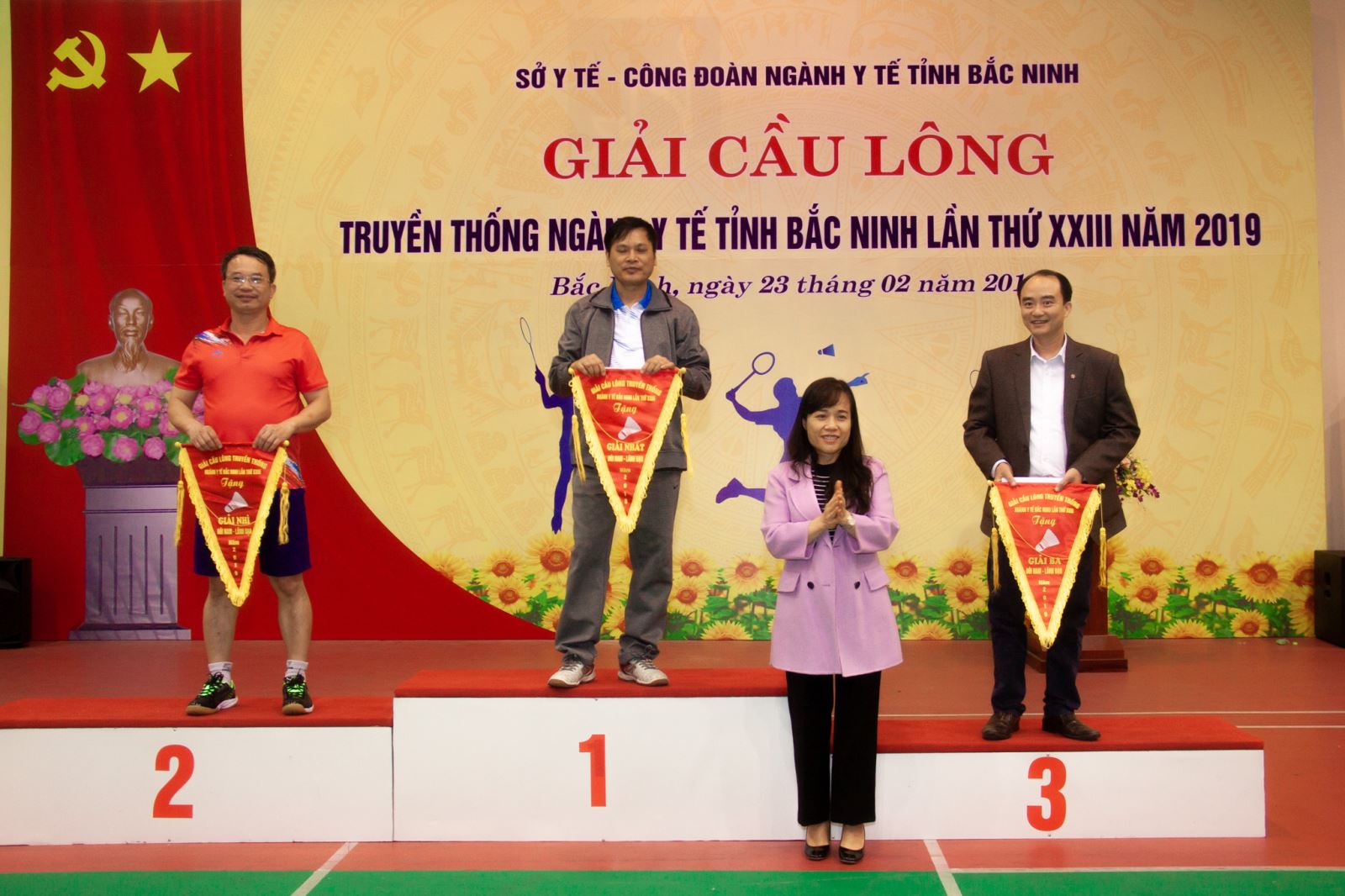 Đôi nam lãnh đạo nhận giải nhì