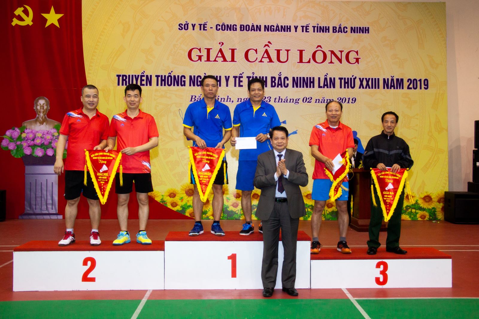 Bệnh viện đa khoa tỉnh Bắc Ninh nhận 01 giải nhì và 01 giải ba ở nội dung đôi nam trên 45 tuổi